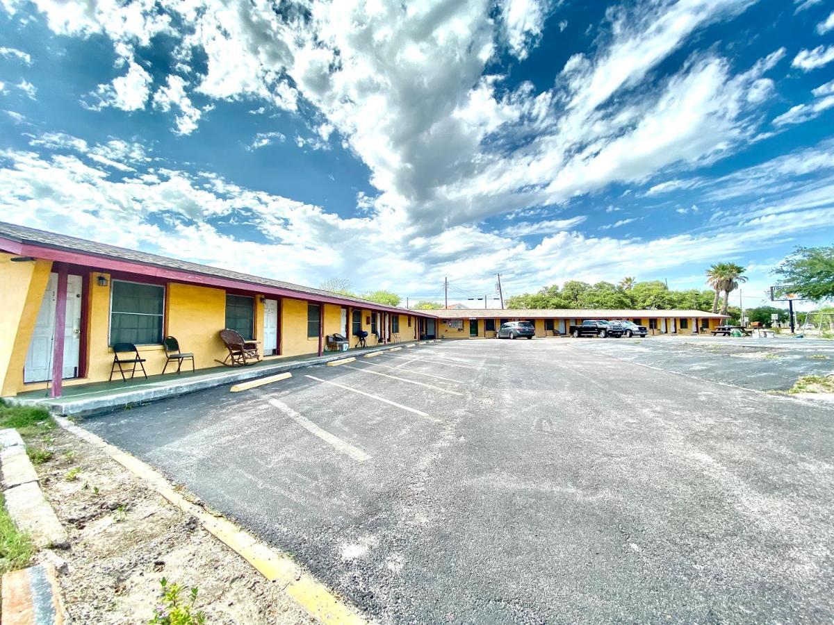 Tropic Motel Aransas Pass Eksteriør billede